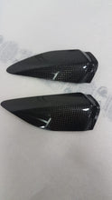 CARBON2RACE YAMAHA R1 2015-2024 CARBON FIBER TANK SLIDERS VER.2 (SMALL)