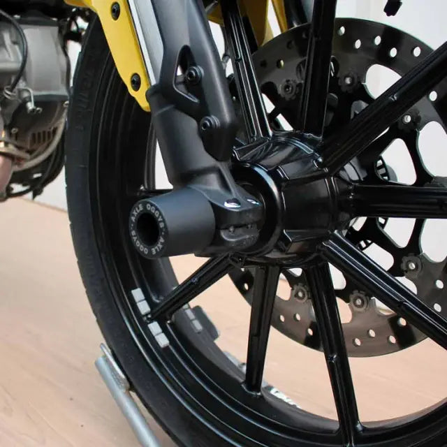 OGGY KNOBBS DUCATI 800 SCRAMBLER FRONT AXLE SLIDER