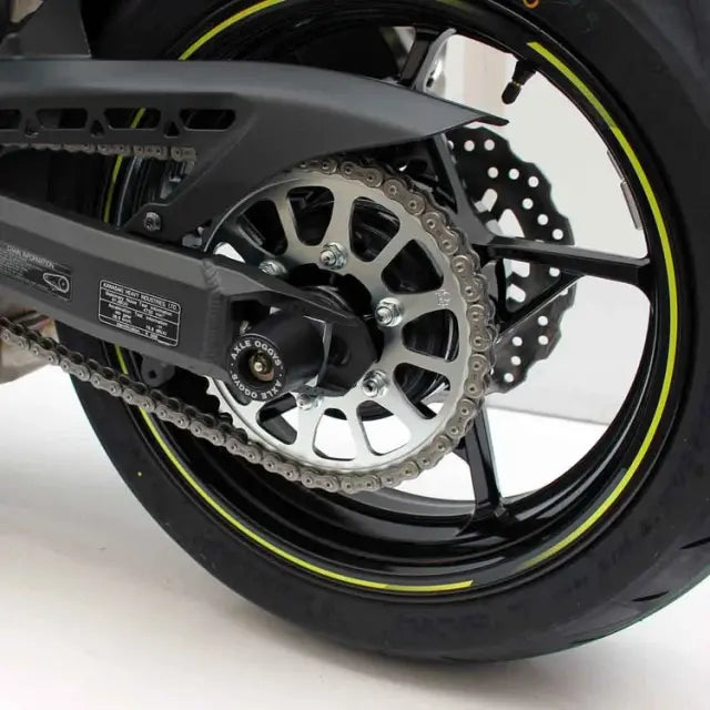 OGGY KNOBBS KAWASAKI Z900 2017-2024 REAR AXLE SLIDER