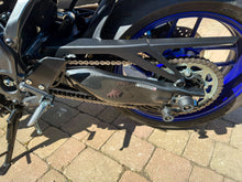 CARBON2RACE YAMAHA MT-09 2021-2025 CARBON FIBER SWINGARM COVERS